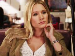Celebrity Babe Kristen Bell Shows Cleavage & Teasing In Ling...