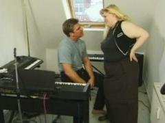 Horny Musician Bangs A Cute Fat Puss In His Studio