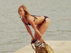 Celebrity Babe Mena Suvari Sexy Bikini And Stripping Movie S...